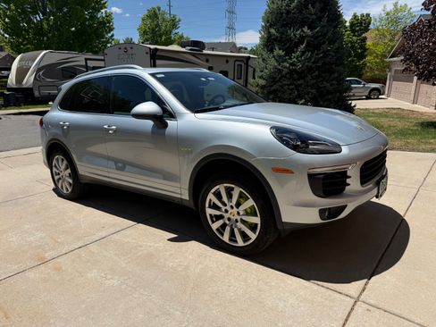 Used 2016 Porsche Cayenne S AWD/4WD image 9