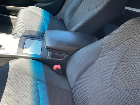 Used 2011 Toyota Camry SE image 12