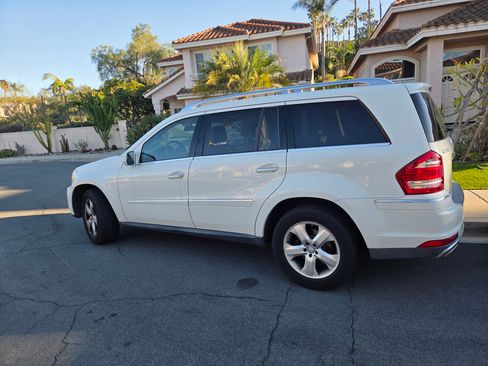 Used 2010 Mercedes-Benz GL 450 4MATIC image 4