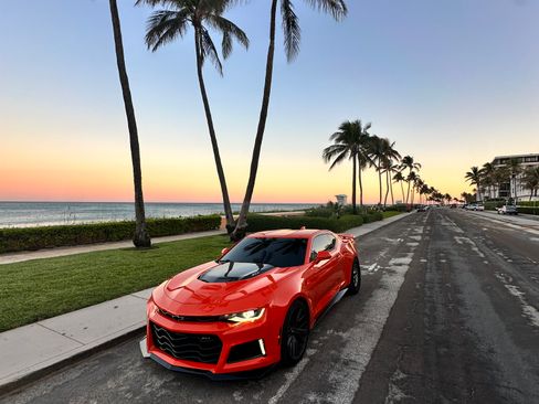 Used 2019 Chevrolet Camaro ZL1 image 1