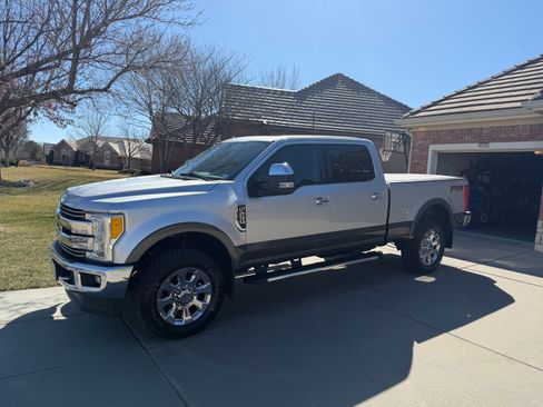 Used 2017 Ford F250 Lariat w/ Lariat Ultimate Package image 2
