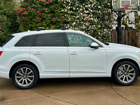Used 2018 Audi Q7 3.0T Prestige w/ Prestige Package image 1