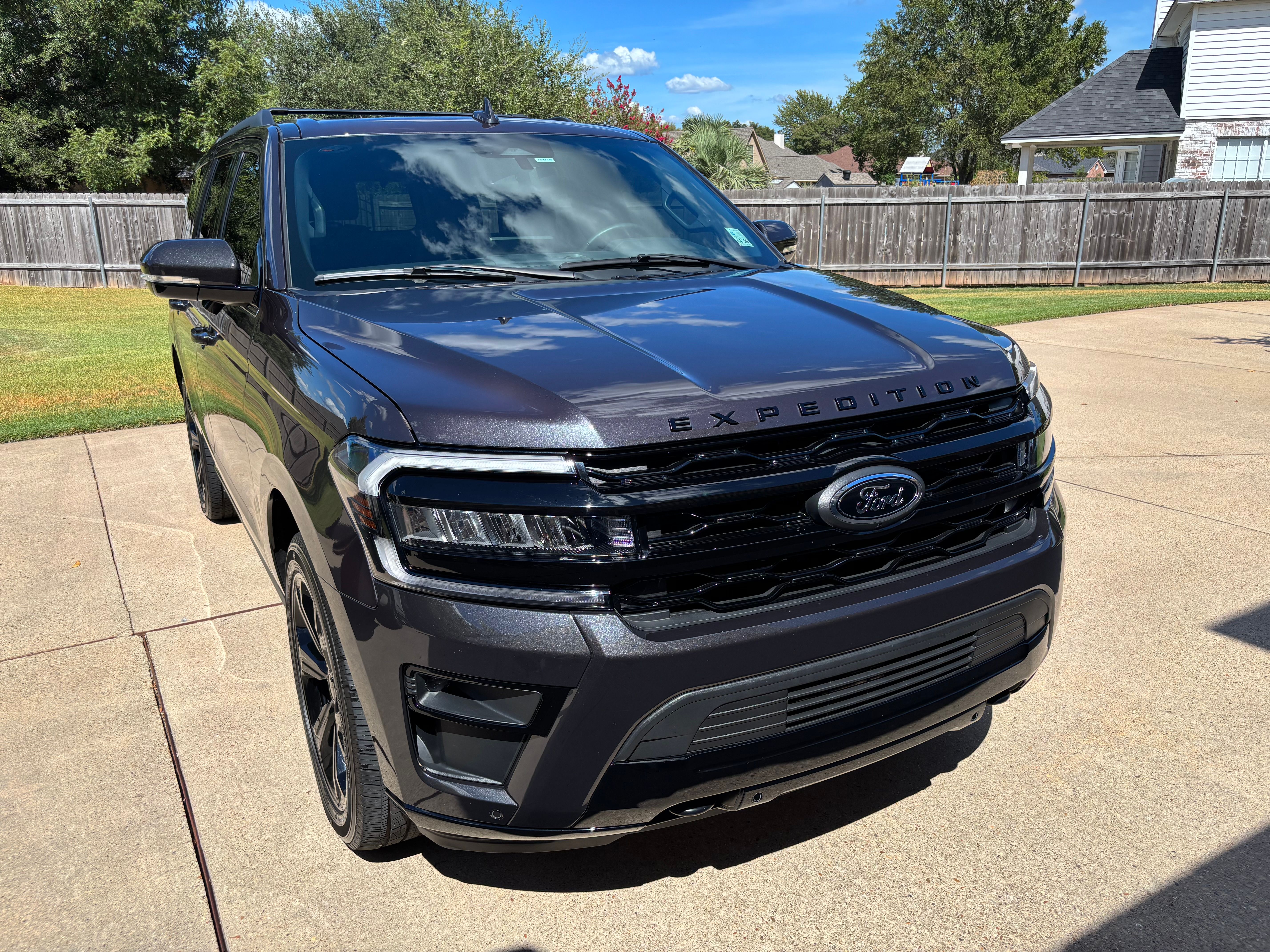 Used 2024 Ford Expedition Limited AWD/4WD image 2