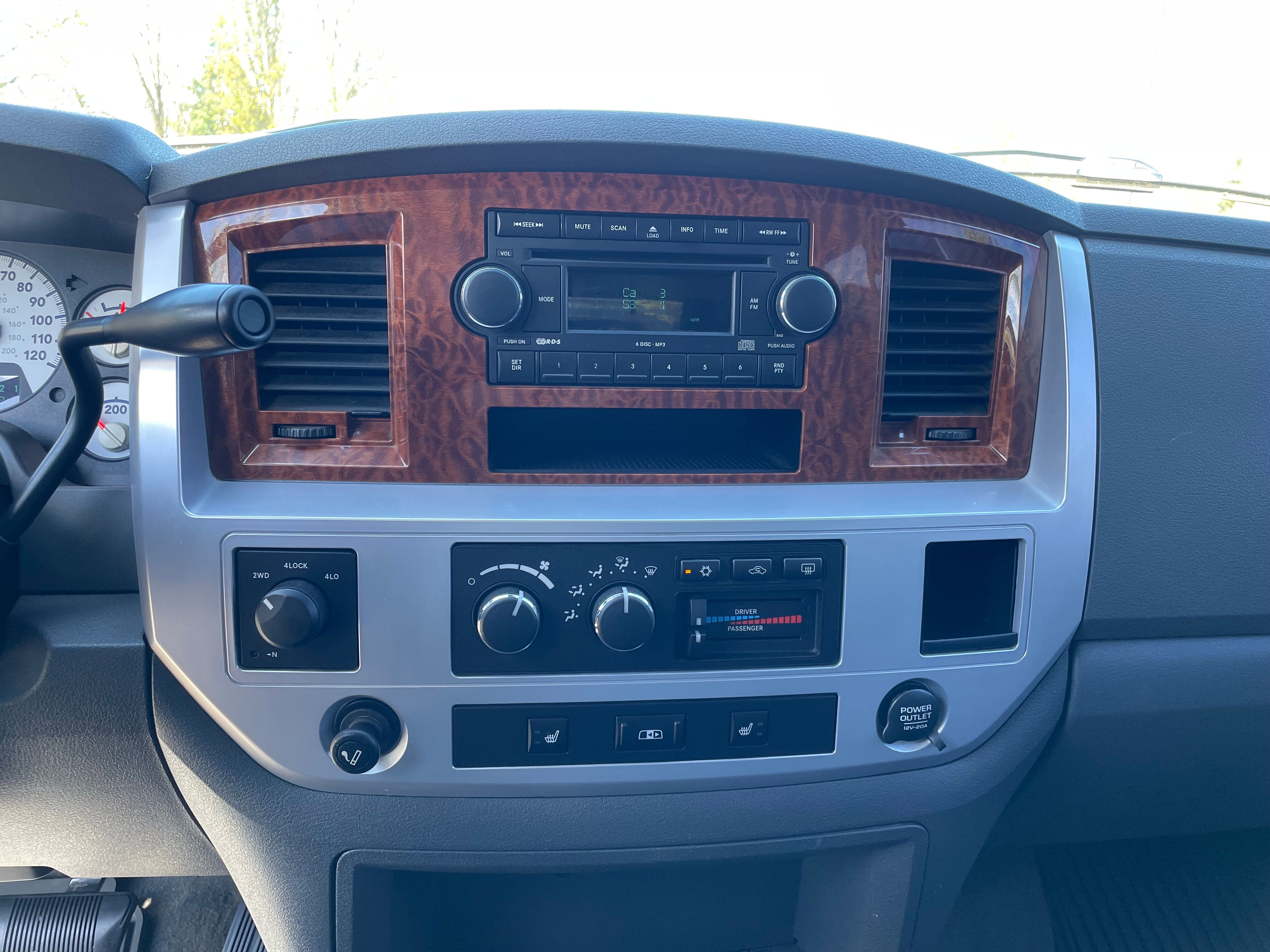 Used 2006 Dodge Ram 2500 Truck Laramie AWD/4WD image 9