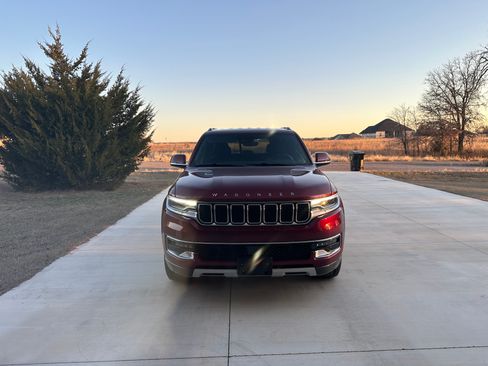 Used 2022 Jeep Wagoneer Series II image 2