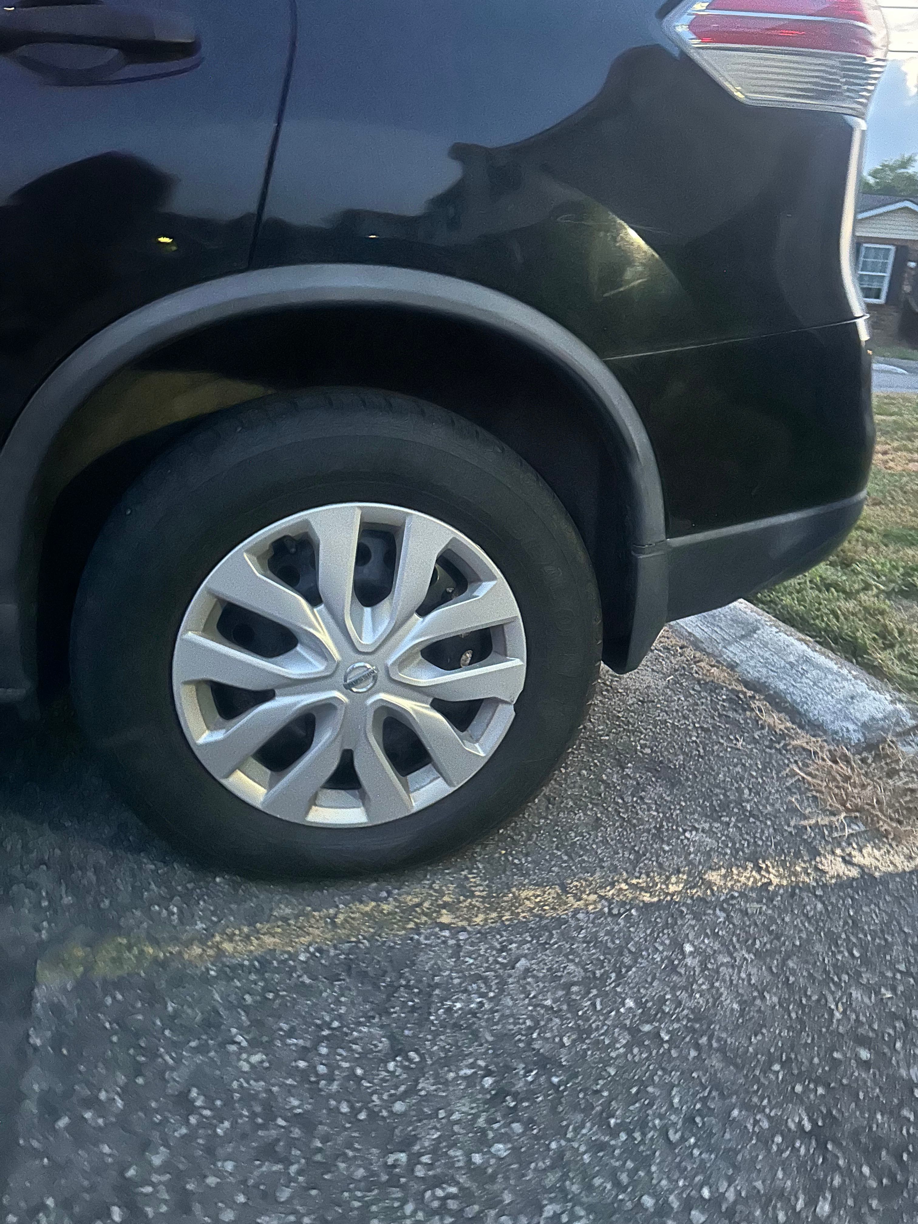 Used 2016 Nissan Rogue S AWD/4WD image 9