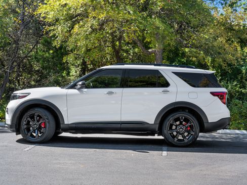 Used 2020 Ford Explorer ST w/ ST Street Pack image 9