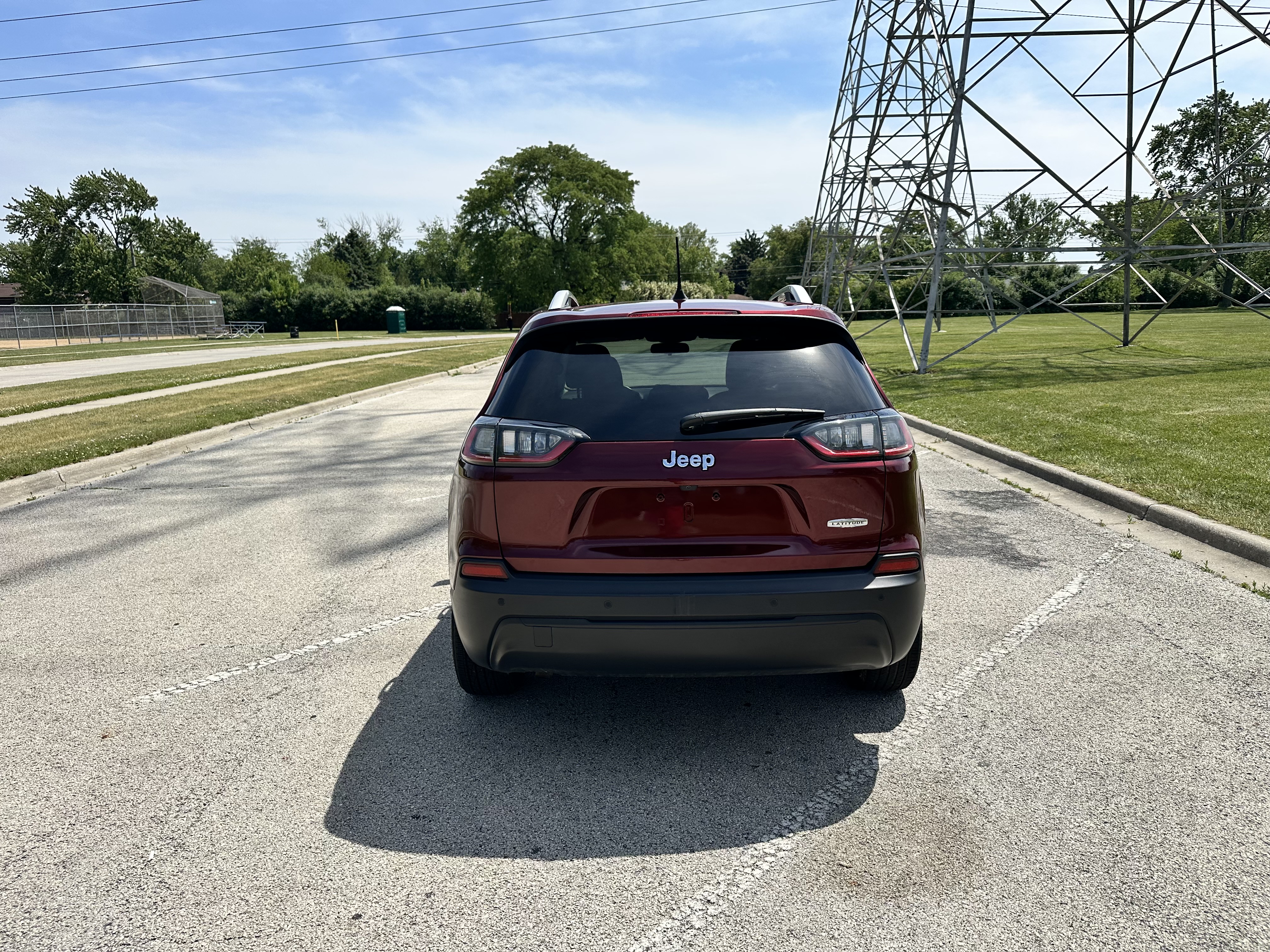 Used 2019 Jeep Cherokee Latitude w/ Cold Weather Group FWD image 11
