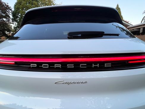 Used 2024 Porsche Cayenne Sport Utility 4D image 4