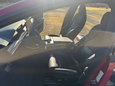 Used 2022 Tesla Model X Plaid image 9