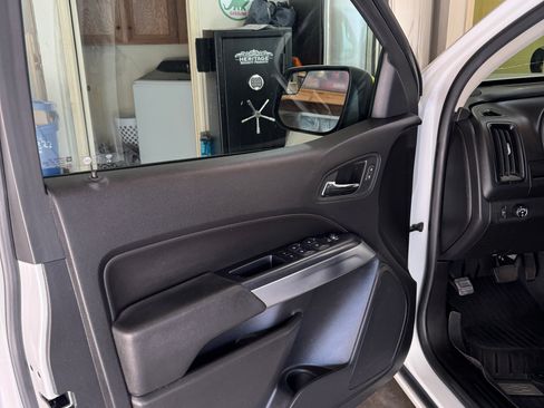 Used 2019 Chevrolet Colorado LT w/ LT Convenience Package image 8