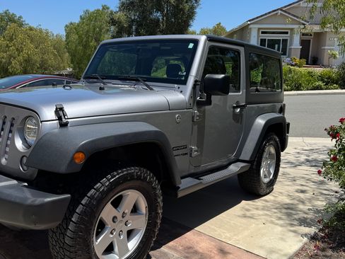 Used 2018 Jeep Wrangler Sport AWD/4WD image 2