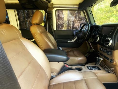 Used 2012 Jeep Wrangler Unlimited Sahara w/ Mopar Chrome Edition Group image 13