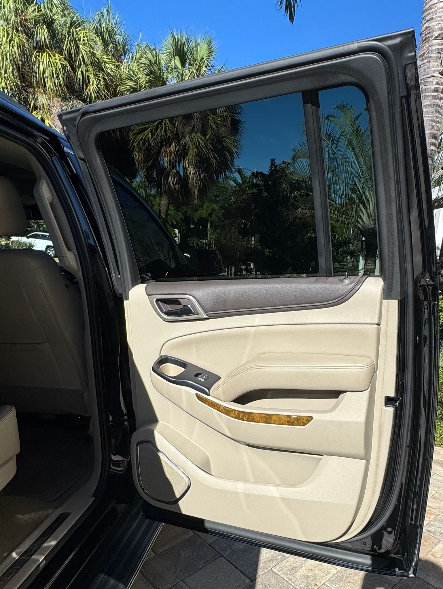 Used 2017 GMC Yukon XL Denali w/ Open Road Package AWD/4WD image 15