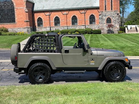 Used 2005 Jeep Wrangler Unlimited Rubicon w/ Sahara Edition Group image 4