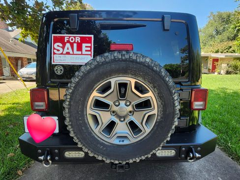 Used 2016 Jeep Wrangler Unlimited Rubicon w/ Connectivity Group AWD/4WD image 14