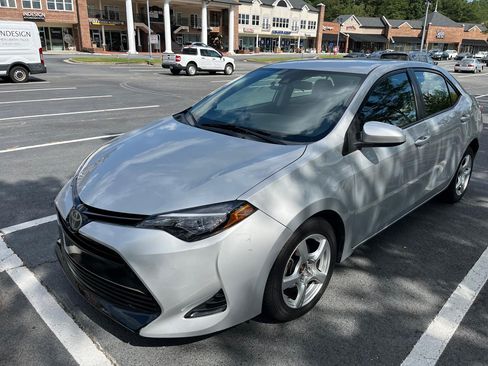 Used 2017 Toyota Corolla LE image 4