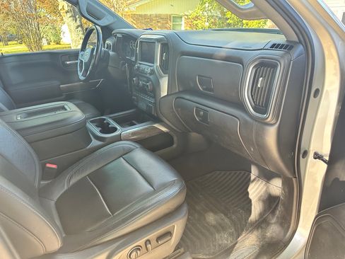 Used 2019 Chevrolet Silverado 1500 LTZ w/ LTZ Convenience Package image 16