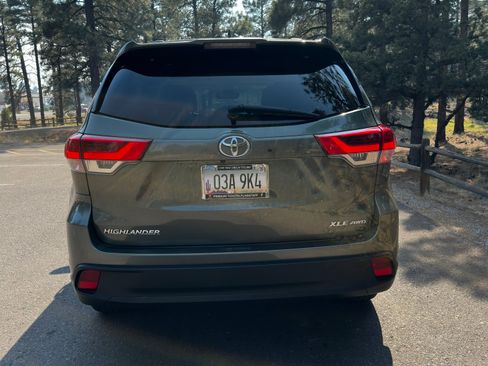 Used 2019 Toyota Highlander XLE image 6