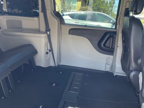 Used 2011 Chrysler Town & Country Touring-L w/ Entertainment Group #2 image 11