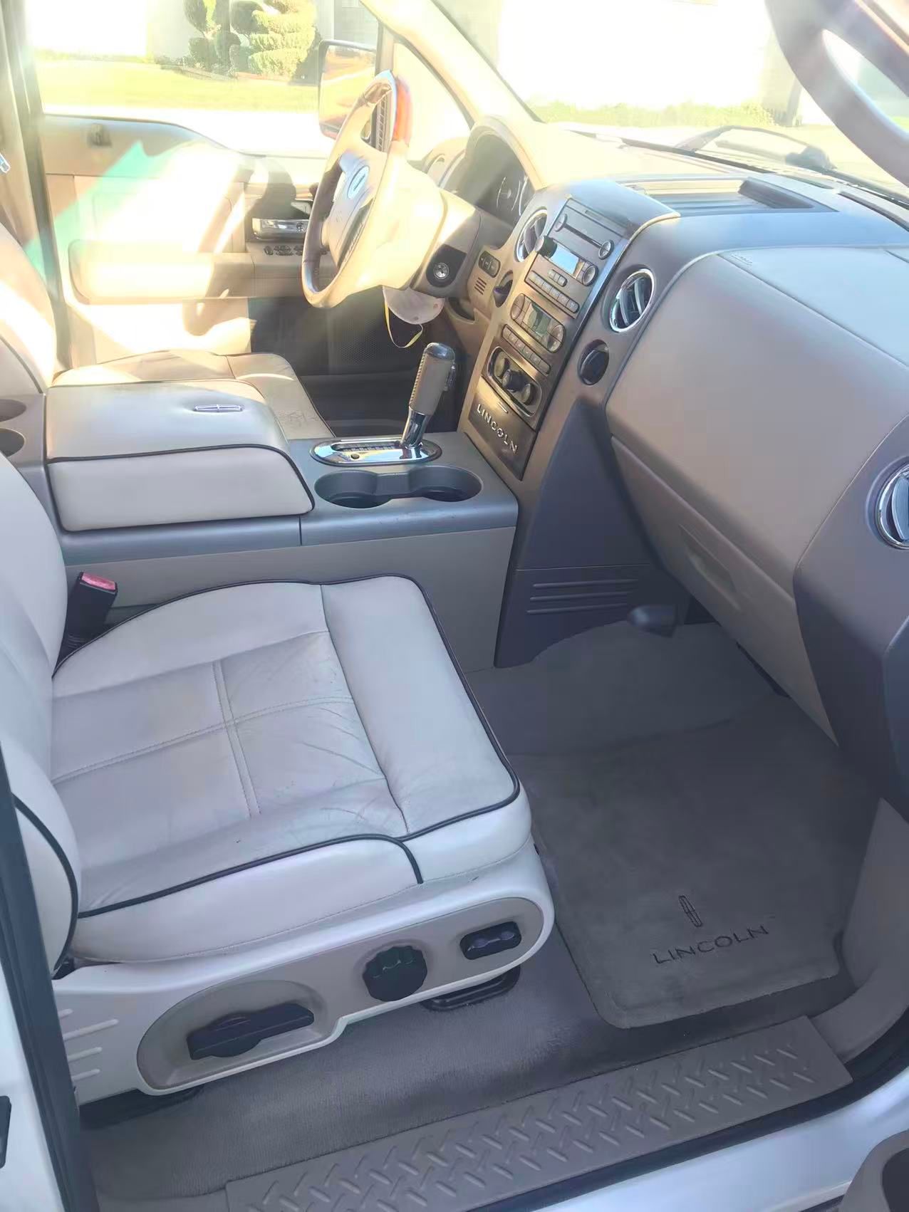 Used 2007 Lincoln Mark LT 2WD image 5