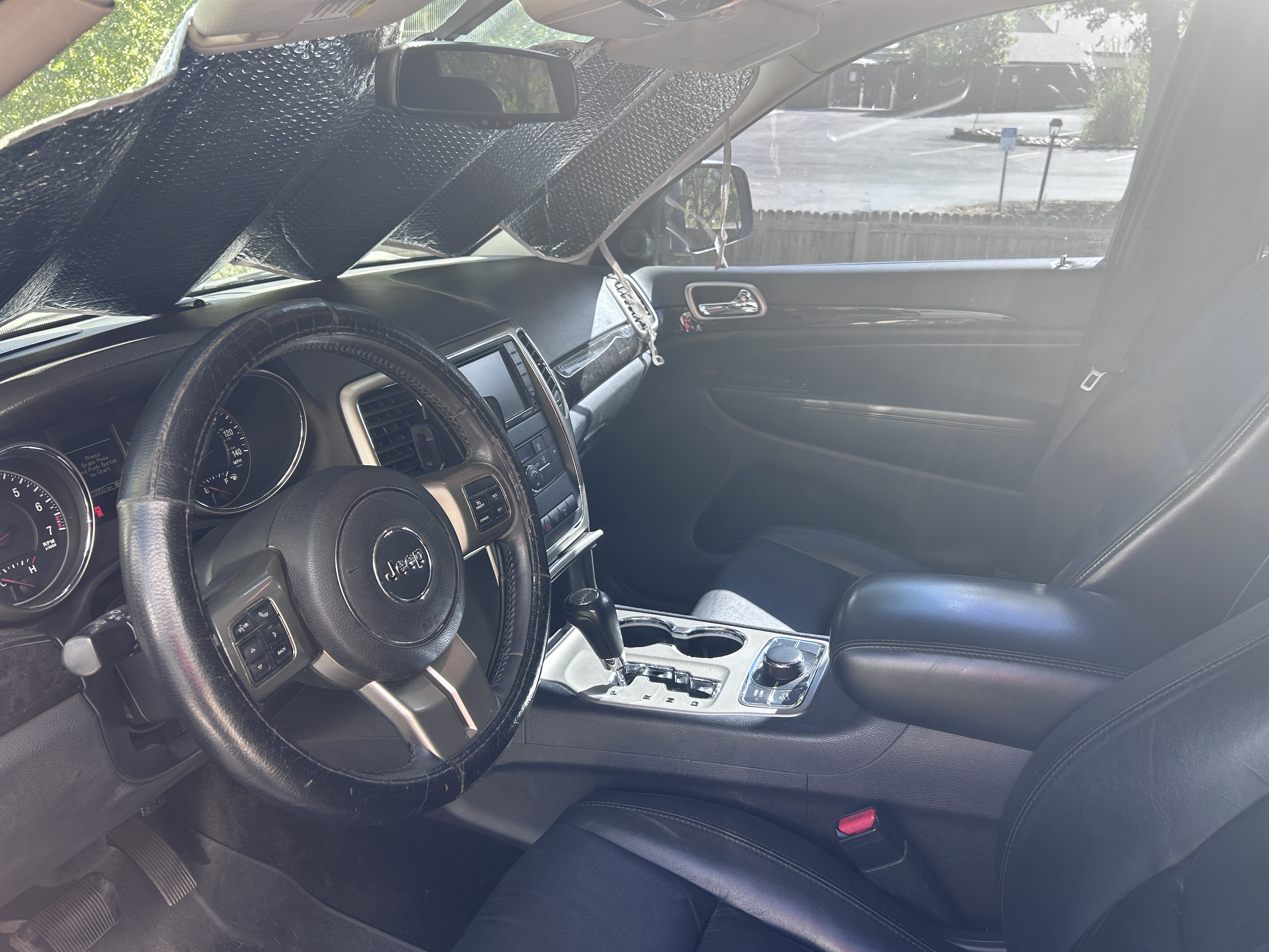 Used 2012 Jeep Grand Cherokee Laredo AWD/4WD image 4