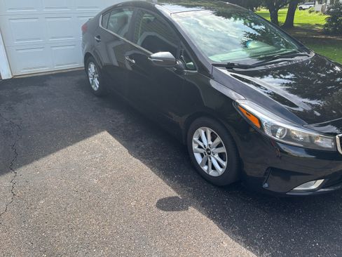 Used 2017 Kia Forte S w/ S Technology Package FWD image 2