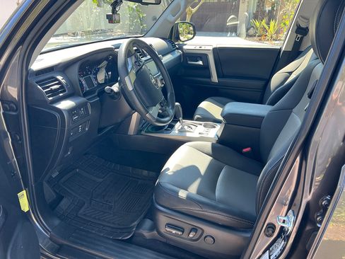 Used 2019 Toyota 4Runner SR5 Premium image 2