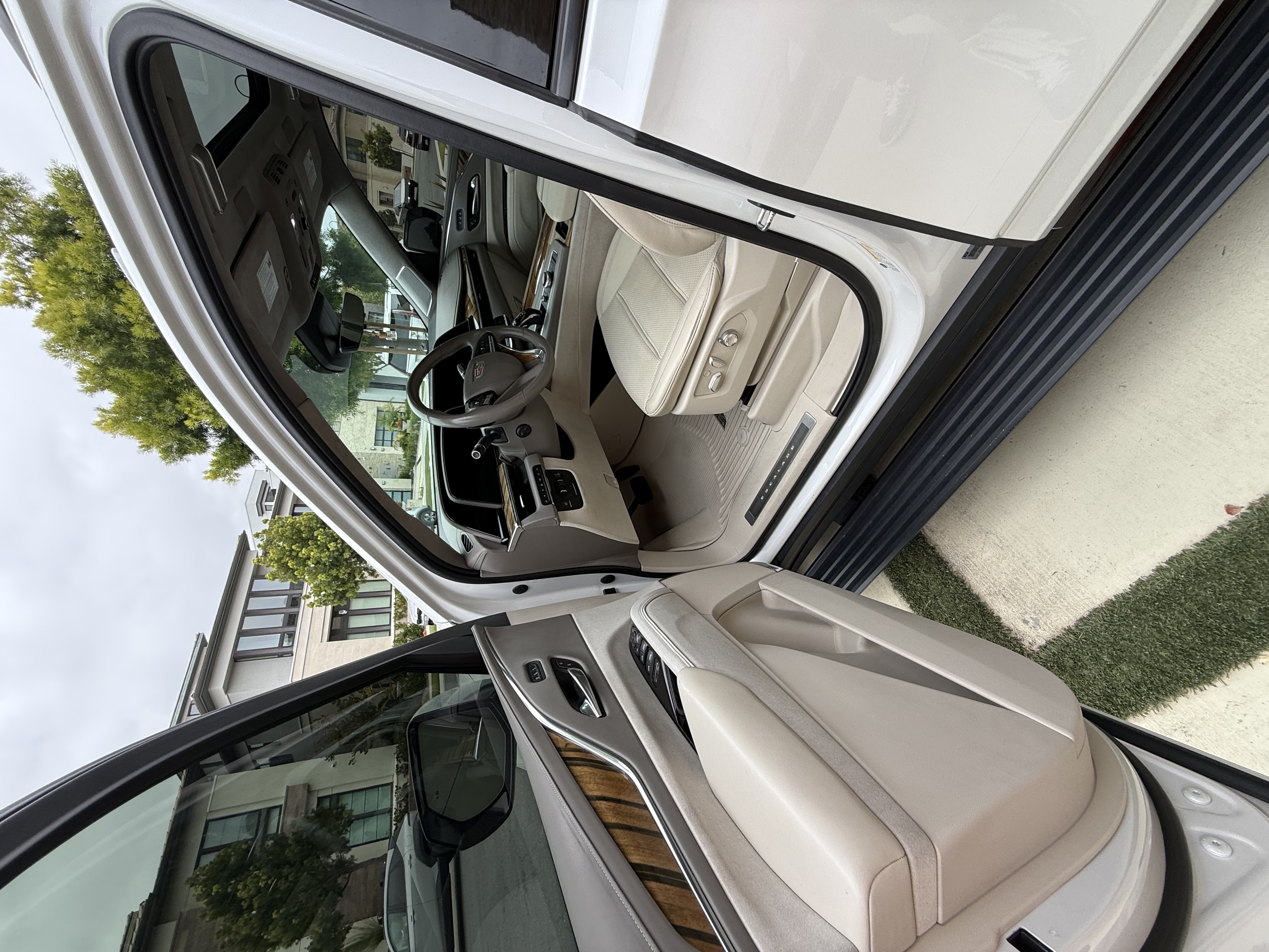 Used 2021 Cadillac Escalade ESV Sport Platinum AWD/4WD image 16