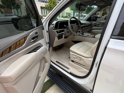 Used 2021 Cadillac Escalade ESV Sport Platinum AWD/4WD image 16