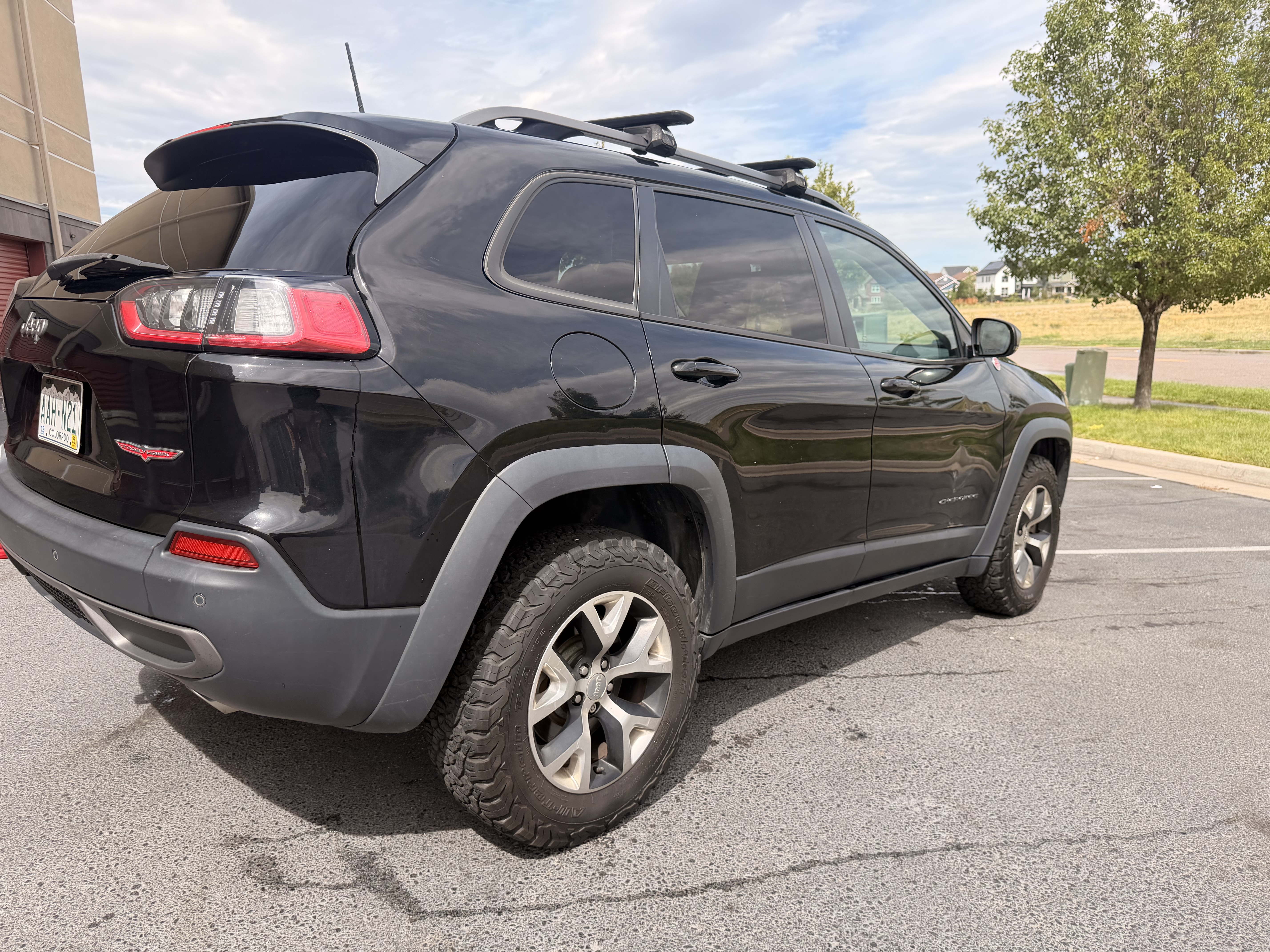 Used 2019 Jeep Cherokee Trailhawk AWD/4WD image 13