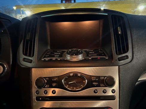 Used 2012 INFINITI G37 Sport w/ Premium Pkg image 10