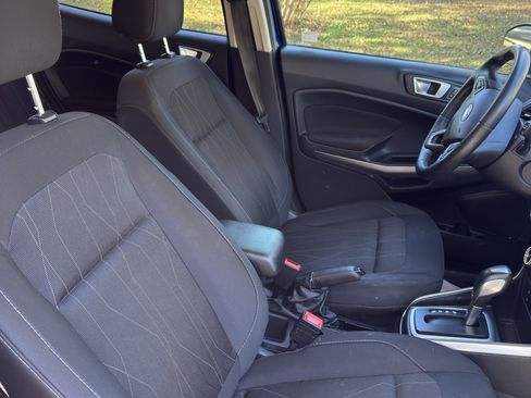 Used 2019 Ford EcoSport SE w/ SE Convenience Package image 8