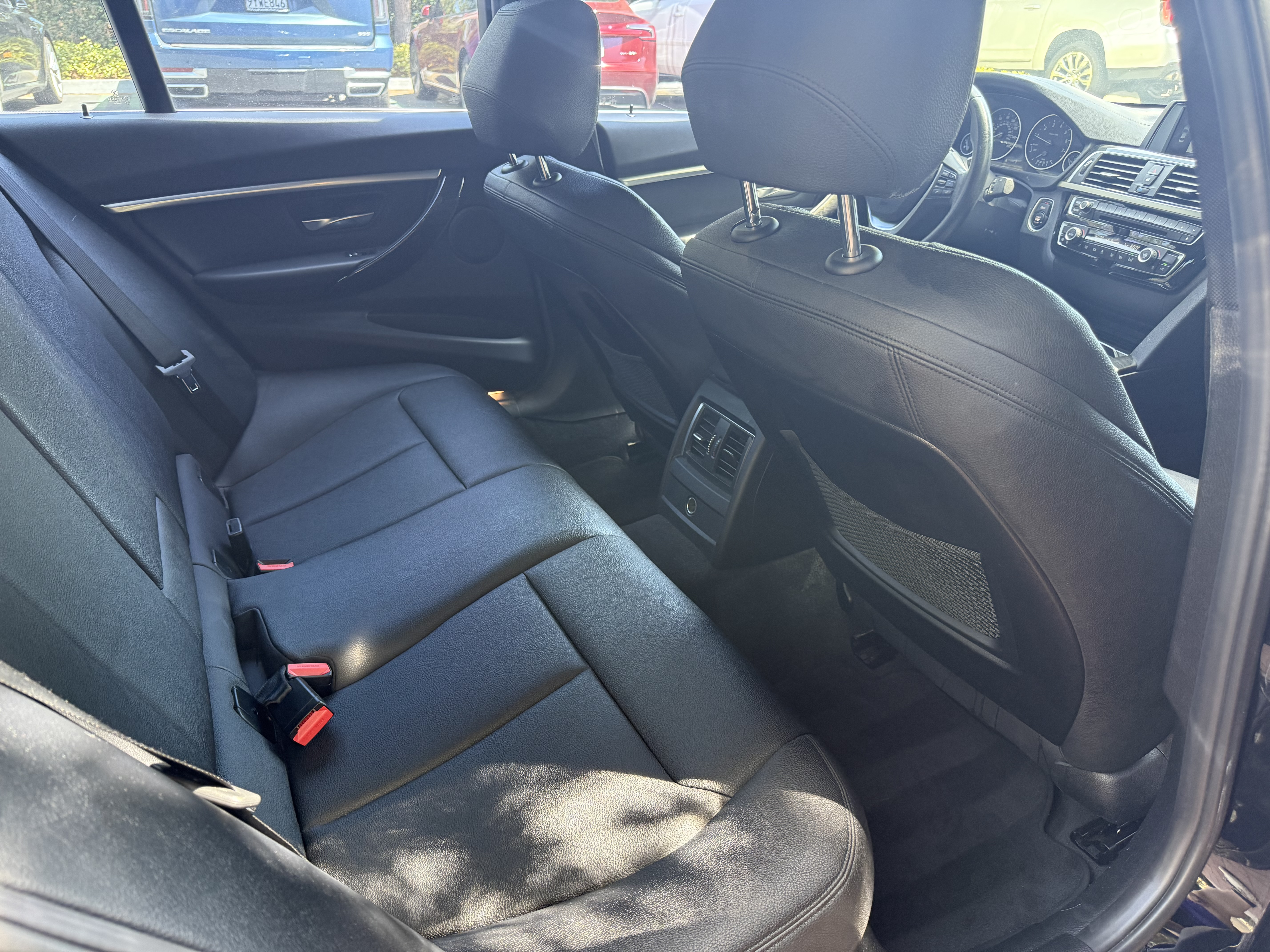 Used 2018 BMW 330i Sedan w/ Convenience Package RWD image 9