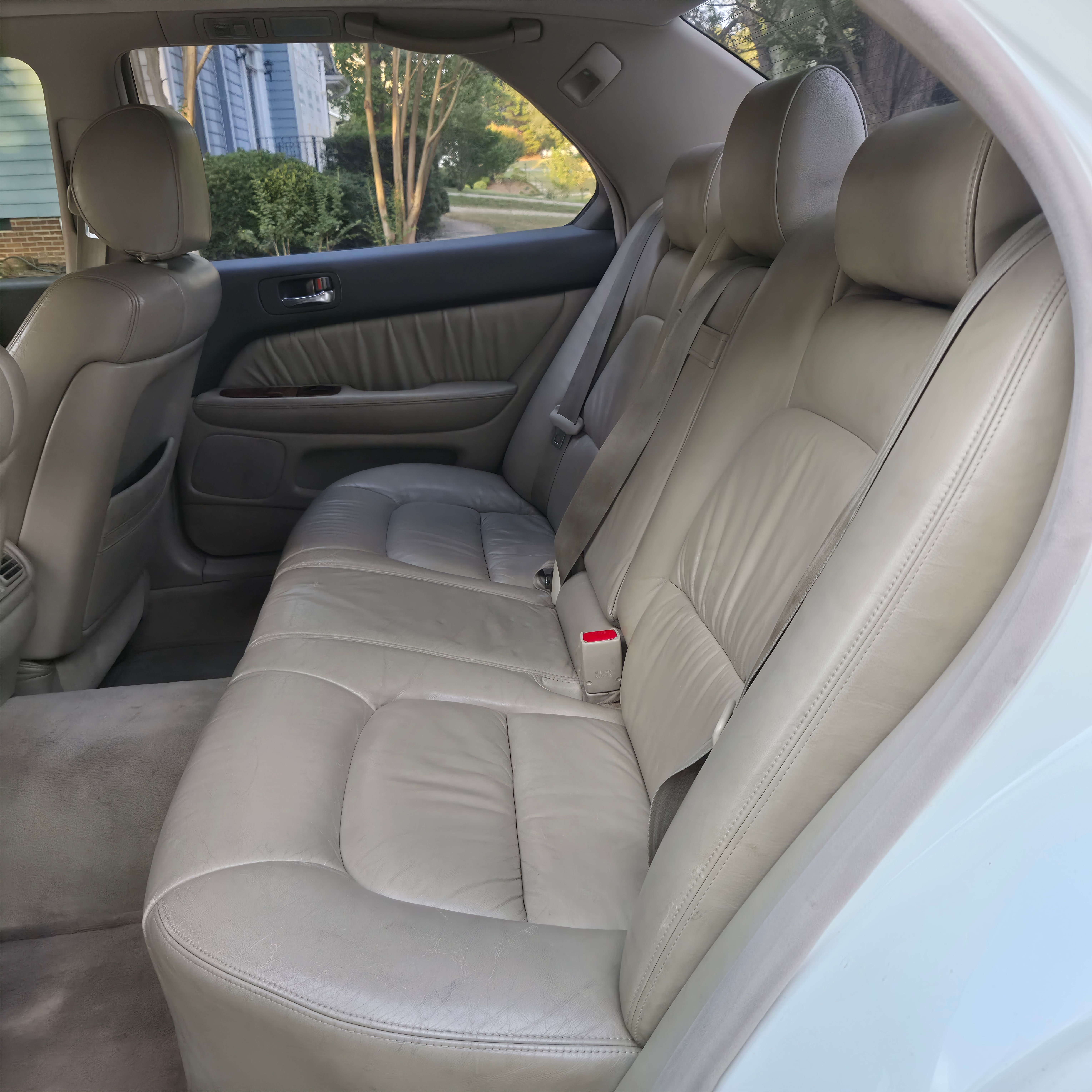 Used 1998 Lexus LS 400 RWD image 16