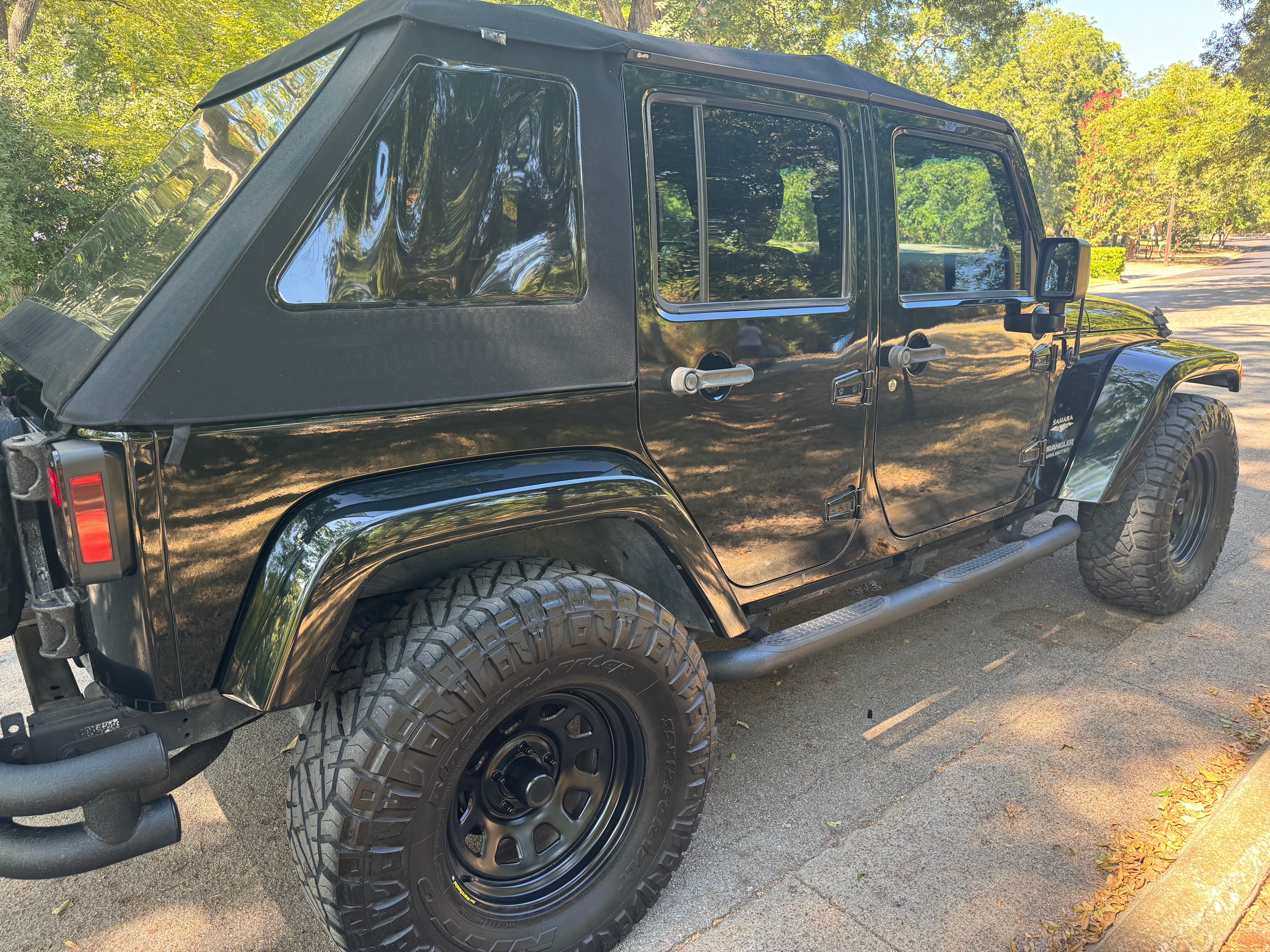 Used 2012 Jeep Wrangler Unlimited Sahara w/ Connectivity Group AWD/4WD image 11