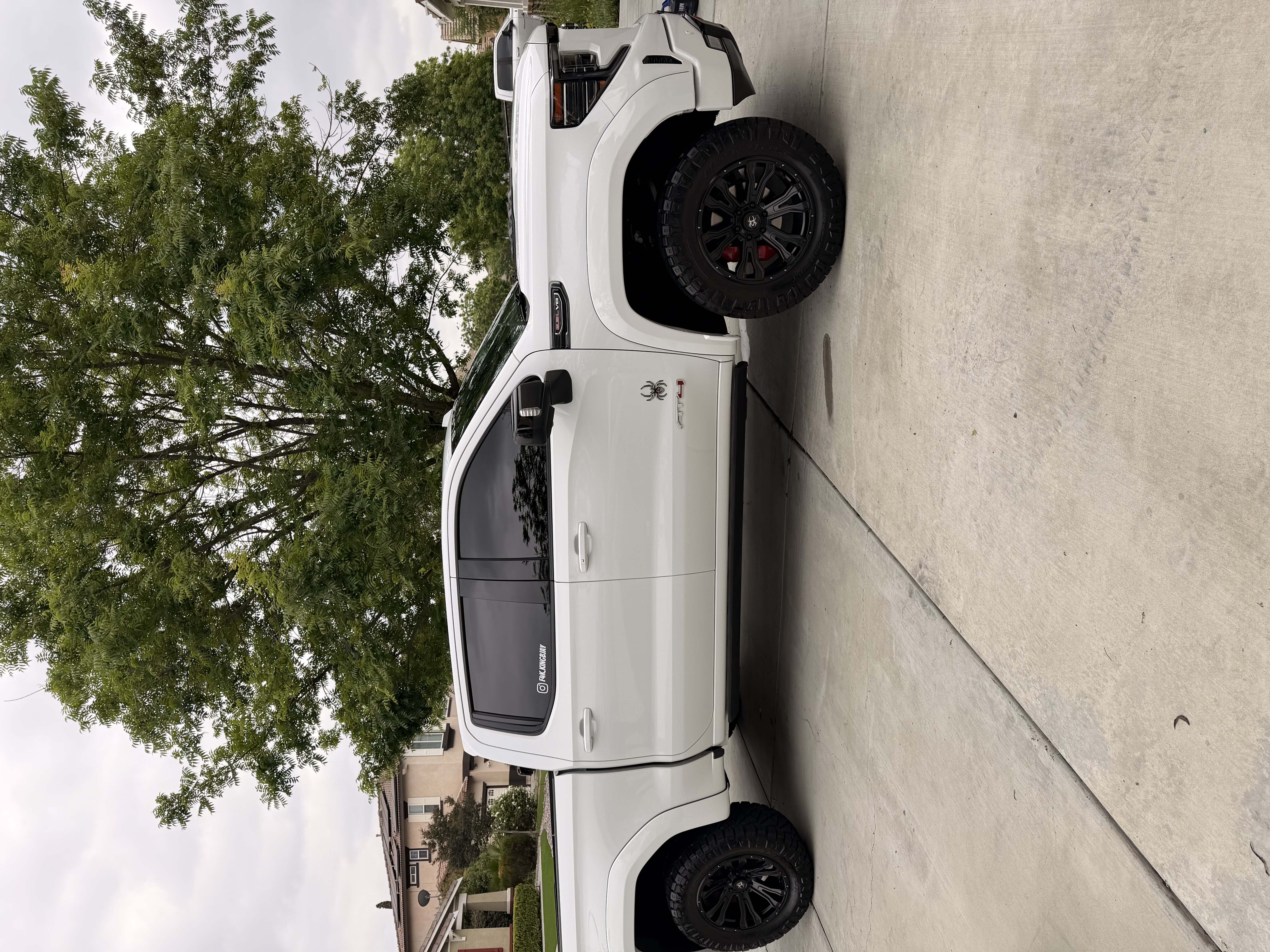 Used 2022 GMC Sierra 1500 AT4 w/ AT4 Premium Package AWD/4WD image 1