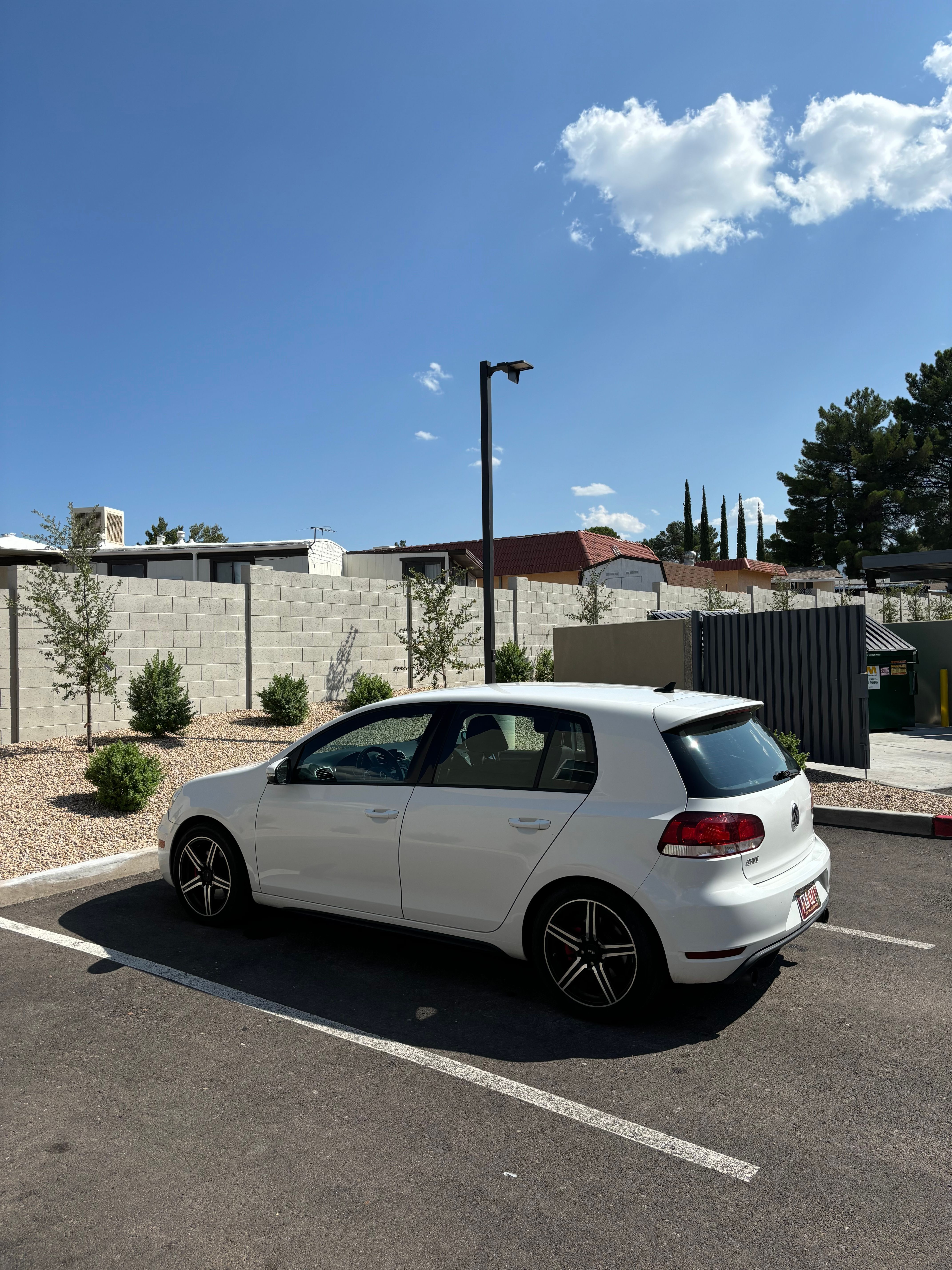 Used 2010 Volkswagen GTI 4-Door FWD image 9