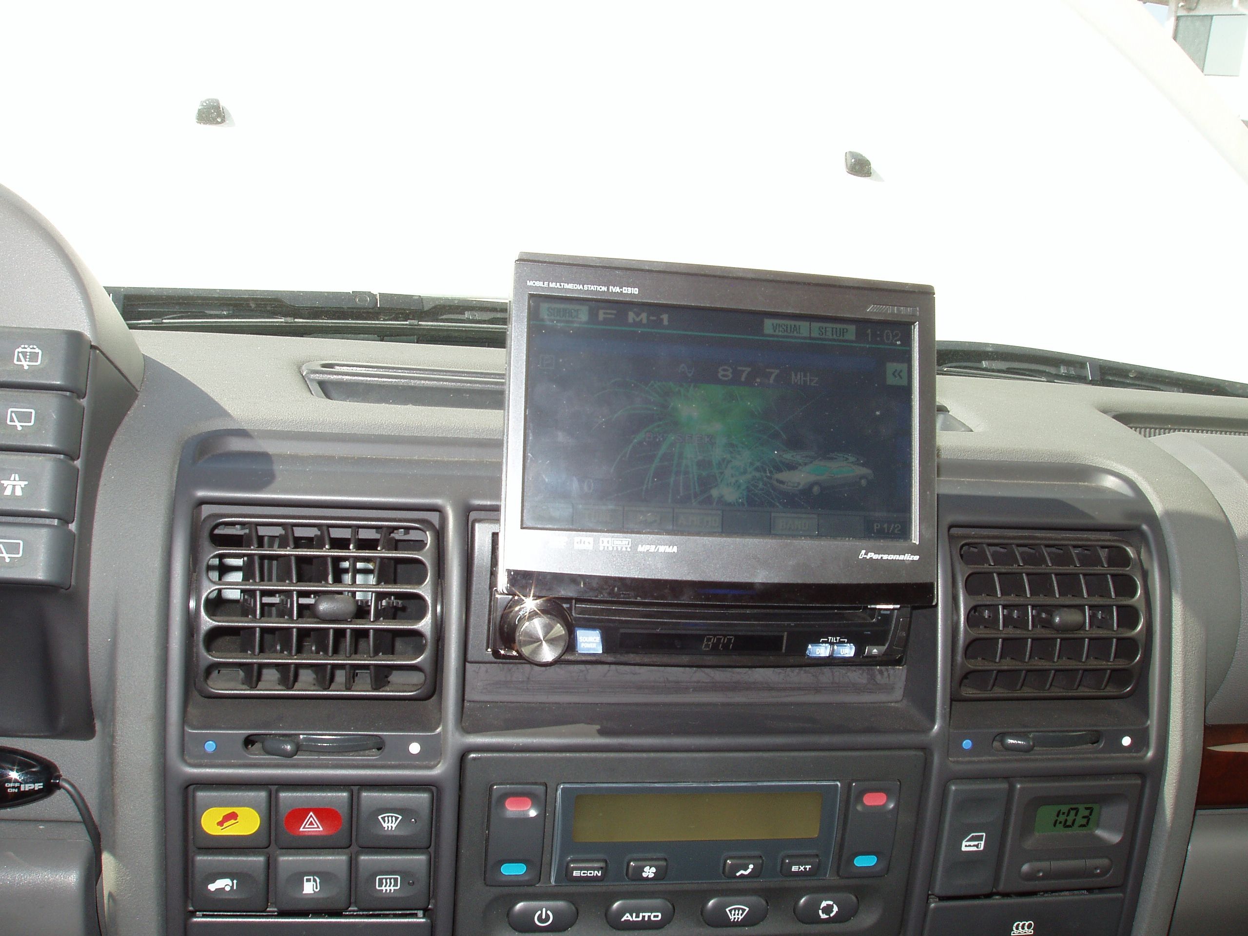Used 2000 Land Rover Discovery AWD/4WD image 4