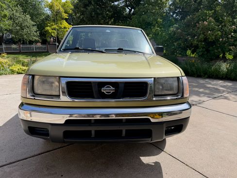Used 1998 Nissan Frontier XE RWD image 2