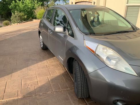 Used 2014 Nissan Leaf S image 4