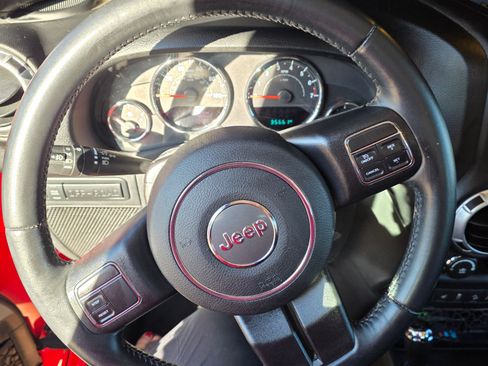 Used 2015 Jeep Wrangler Rubicon w/ Power Convenience Group image 13