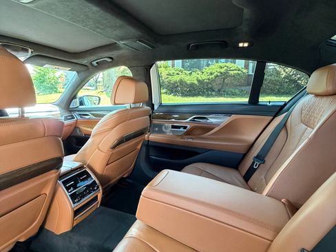 Used 2018 BMW 750i xDrive AWD/4WD image 9