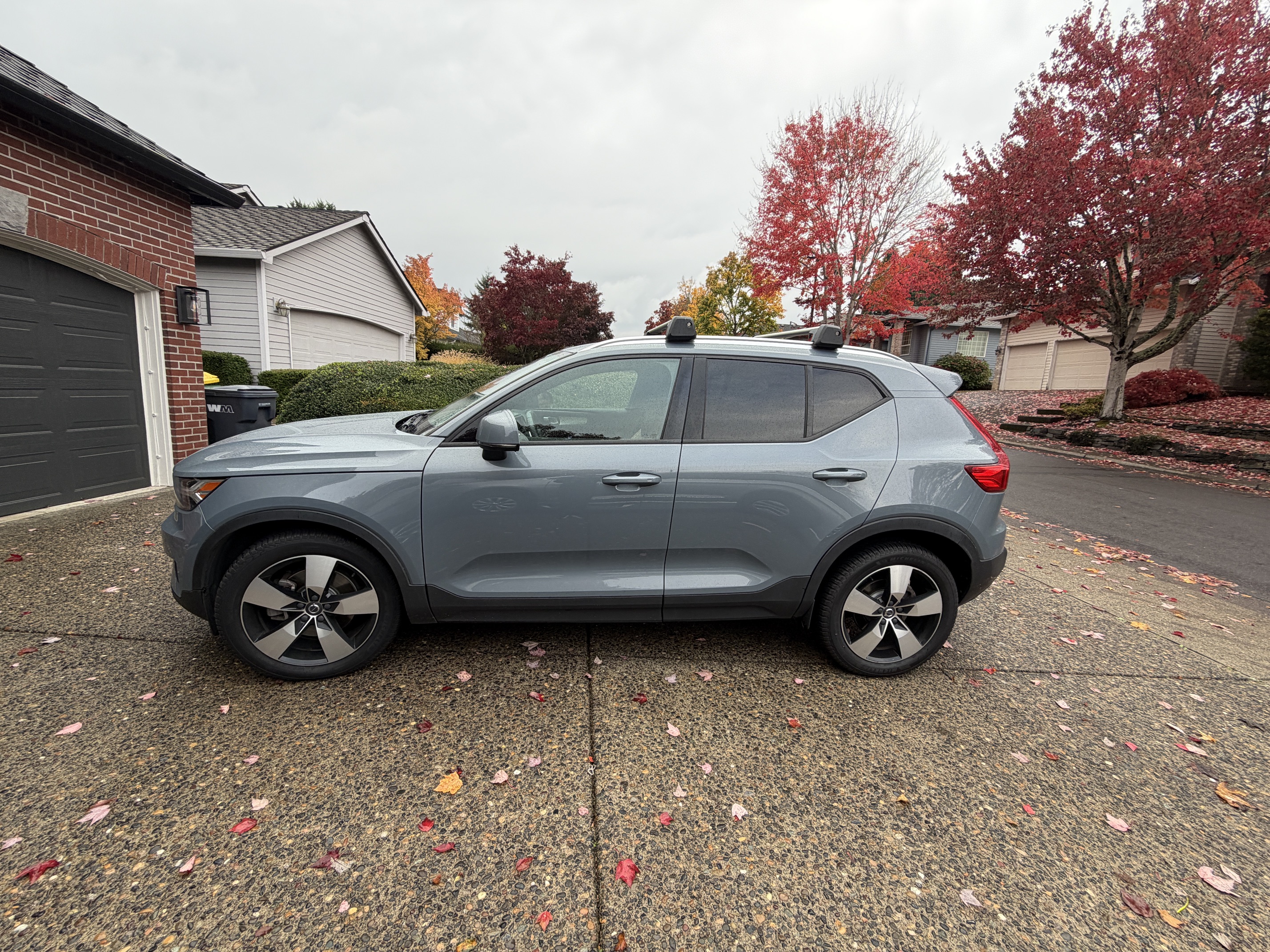 Used 2020 Volvo XC40 T5 Momentum w/ Protection Package AWD/4WD image 4