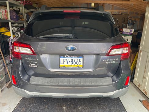Used 2015 Subaru Outback 2.5i Premium w/ Popular Package #1 AWD/4WD image 10