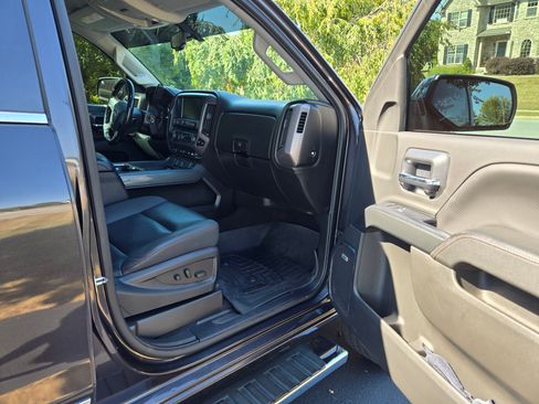 Used 2015 GMC Sierra 2500 SLT w/ All-Terrain HD Package AWD/4WD image 11