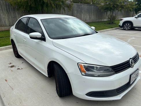 Used 2012 Volkswagen Jetta SE FWD image 2