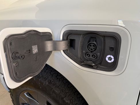 Used 2023 Ford F150 Lightning Lariat w/ Equipment Group 511A High image 28