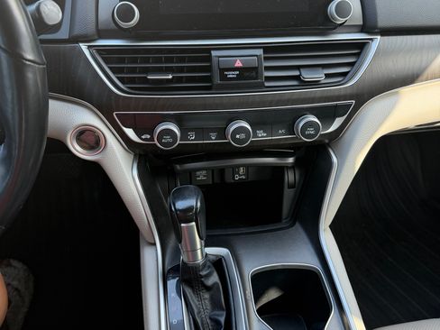 Used 2018 Honda Accord EX-L image 10