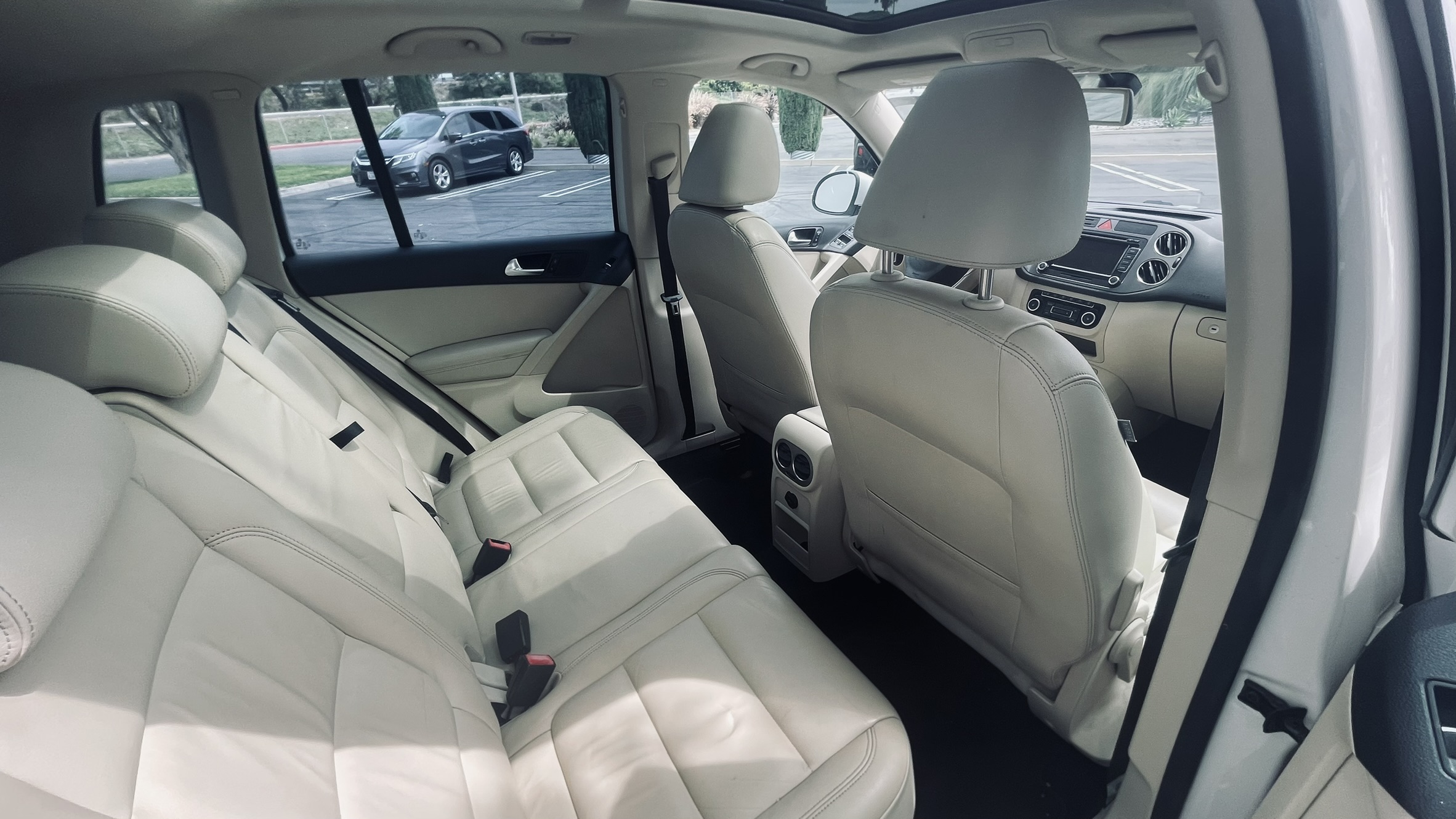 Used 2011 Volkswagen Tiguan SEL FWD image 14